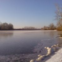 озеро. зимой.