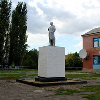 памятник ленину у дома культуры