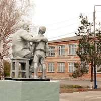 памятник Ленин и дети