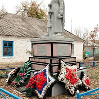 братская могила павших в ВОВ. Здесь покоится прах 600 советских воинов, павших при рсврбождении хутора Грузины.
