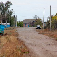 Улица на севере хутора- спуск к дамбе
