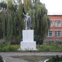 памятник В.И.Ленину  СОШ №13