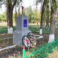 братская могила воинов, павших в ВОВ у маслозавода (243 неизвестных воина)