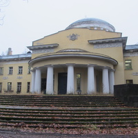 Шуваловский дворец-большой дворец в Шуваловском парке