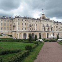 Константиновский дворец.