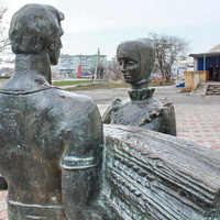 скульптурная композиция "Урожай" у магазина "Артемида"