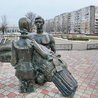 скульптурная композиция "Урожай" у магазина "Артемида"