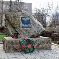 памятный знак "защитникам Отечества всех поколений" за рынком Метелеца
