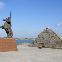 Набережная - памятник генералу Бакланову