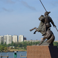 Набережная - памятник генералу Бакланову