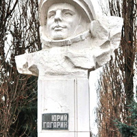 бюст Гагарина на площади Гагарина