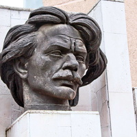 памятник Горькому