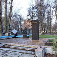 Памятник комкору Б.М.Думенко