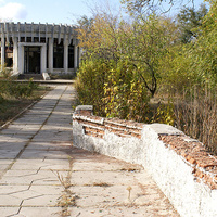 Аллея к питевому павильону минеральной воды (заброшена)