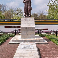 Братская могила, мемориал павшим воинам в ВОВ в Красном Яру
