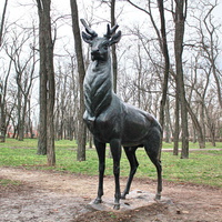 Скульптура "Олень" в парке Юность