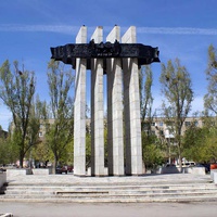 памятник к 40-летию Победы на улице 30-летия Победы