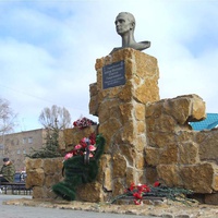 Памятник Герою России майору Молодову
