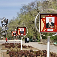 Памятник солдату -победителю в парке Победы и аллея ветеранов ВОВ