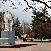 Памятник первостроителям