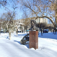 Памятник Тягливому (бюст) пл.Победы