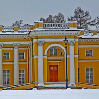 Парадный вход Александровского дворца
