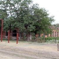 старая здание школы (разрушается)