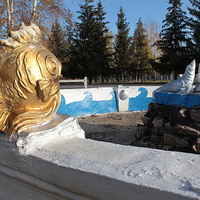 Золотая рыбка на фонтане