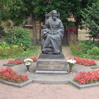 Памятник Иоанну Кронштадскому.