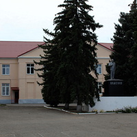 Сельский дом культуры и памятник Ленина