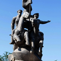 Памятник в честь 116-й Донской,кавалерийской дивизии, сформированной в г. Сальске в 1941 году.