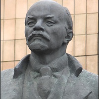 памятник Ленину у администрации города