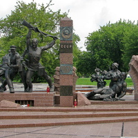 Скульптурная композиция героям границы, женщинам и детям вблизи Тереспольских ворот