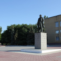 памятник Ленину у администрации района