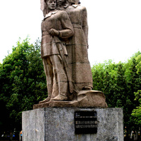 Памятник Поддтелкову и Кривошлыкову на Троицкой площади