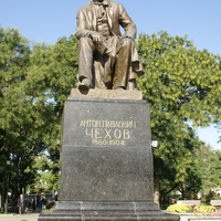 памятник Чехову