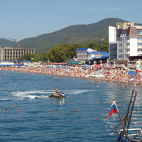 Пляж в Лазаревском лето 2011г