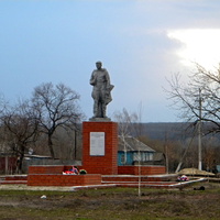 Братская могила 6 советских воинов.