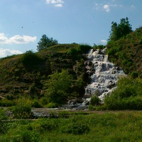 водопад в районе Валентиновского водоёма
