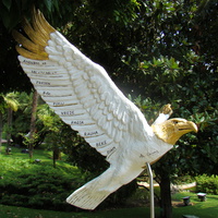 Современная скульптура в парке
