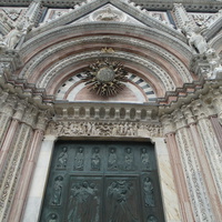 Siena,  ворота кафедрального собора