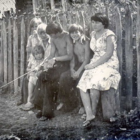 На лавочке.Ретро,1980 год