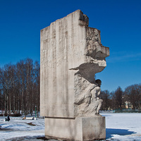 Памятник пионерам