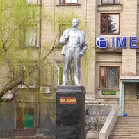 Харцызск. Памятник Ленину на ул.Адамца.