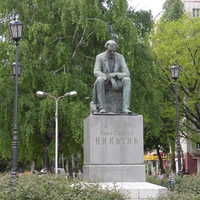 Памятник Никитину.