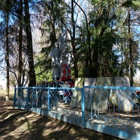Памятник павшим в ВОВ в п.Новосельский Сухиничского р-на Калужской области