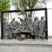 Скульптура "Запорожские казаки пишут письмо Турецкому султану"