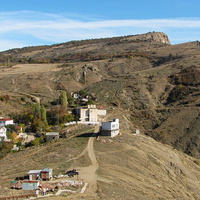 Вид со стороны крепости Чембало на горы
