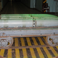 Вагонетка для транспортировки боеголовок торпед внутри завода
