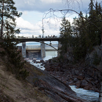 Вид на мост из ущелья